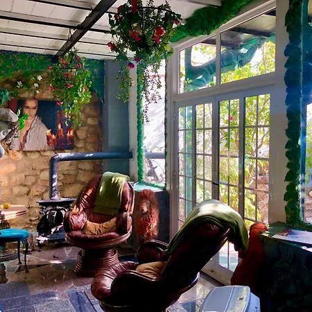 Сasa de vacaciones House Sleeps 4 With Private Garden
