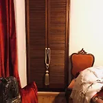 House Sleeps 4 With Private Garden