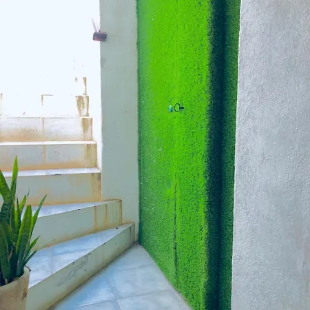 House Sleeps 4 With Private Garden Vakantiehuis Mexilhoeira Grande