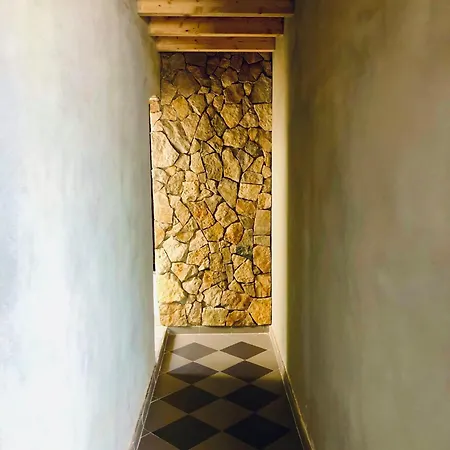 House Sleeps 4 With Private Garden *
